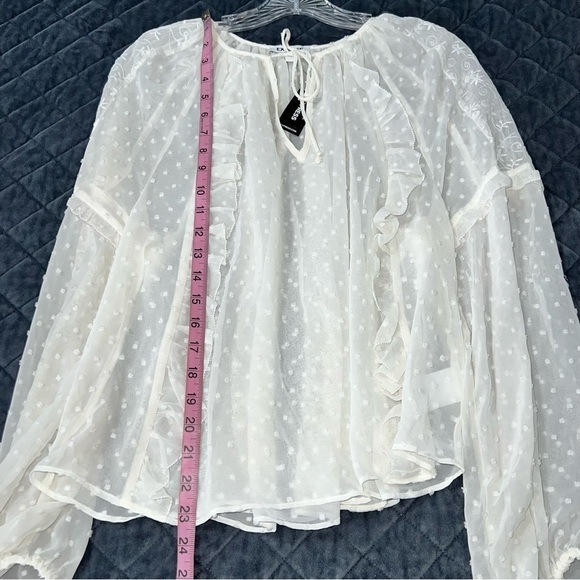 Express Top Women Small Blouse Shirt White Sheer Textured Ruffled Dot B16 - Picture 8 of 10
